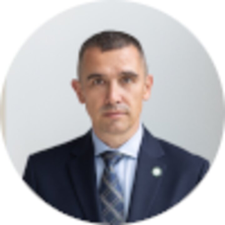 zdjęcie portretowe Pawła Kani